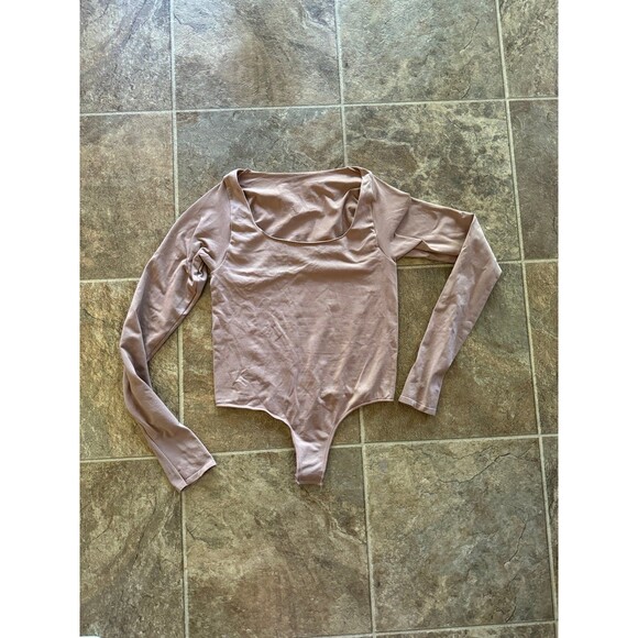 Skims Essential Long Sleeve Scoop Neck Bodysuit Size S/M Sienna - Picture 1 of 9